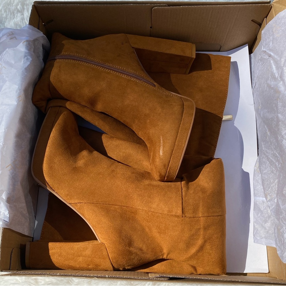JustFab Tan Knee-High Heel Boots Size 7.5